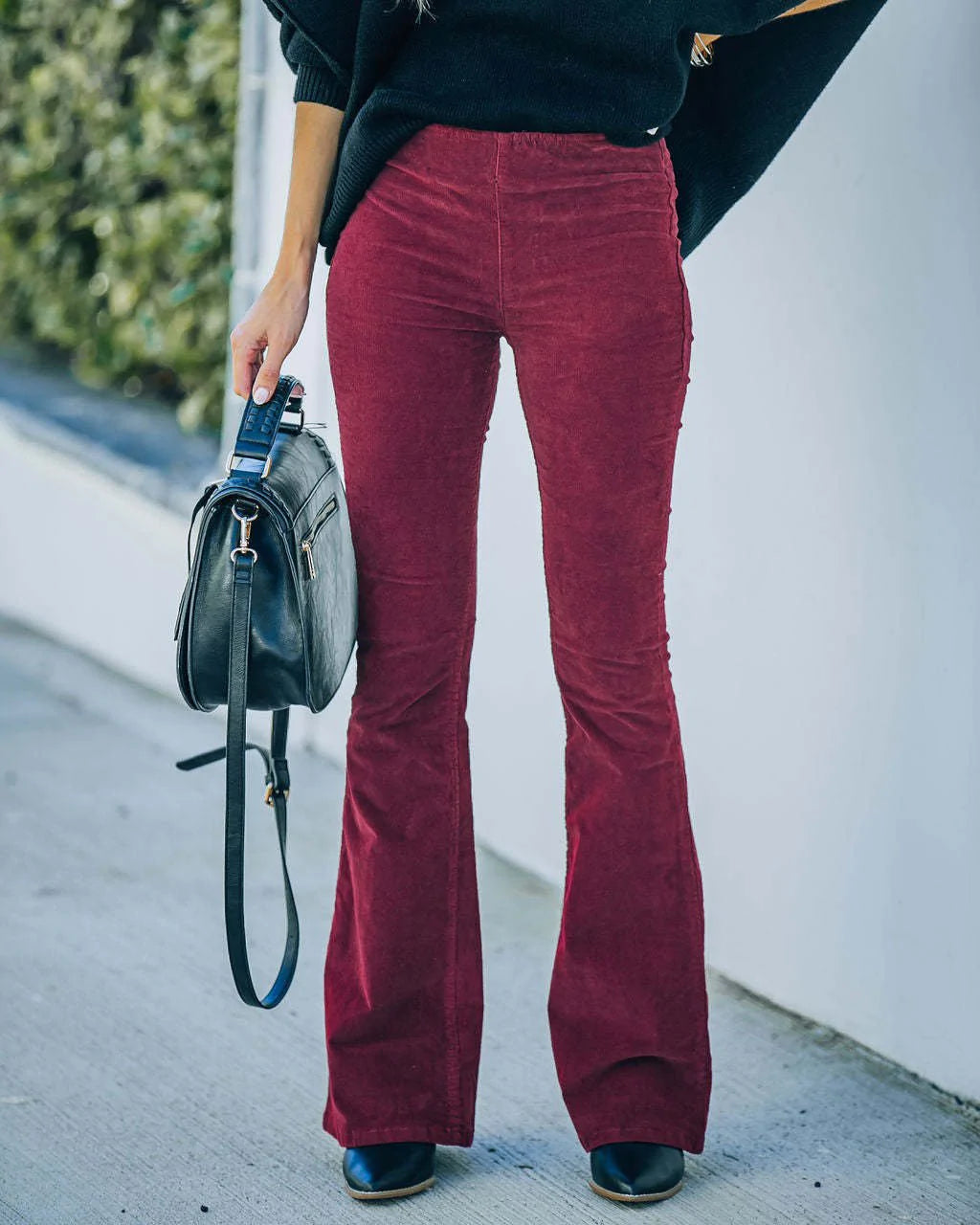 Trendy flared broek voor dames met hoge taille, een must-have voor een stijlvolle en moderne look.