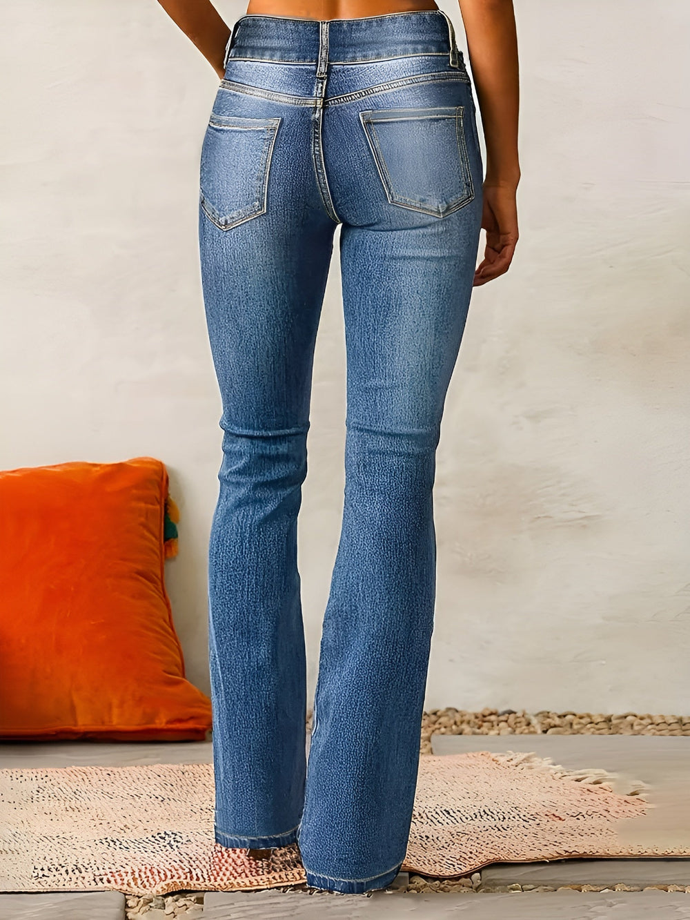 Stijlvolle modieuze dames flared jeans, hoge taille flatteert figuur, met wijde pijpen voor optimaal comfort.