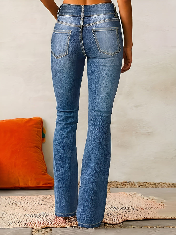 Stijlvolle modieuze dames flared jeans, hoge taille flatteert figuur, met wijde pijpen voor optimaal comfort.