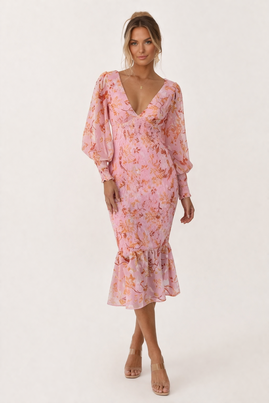 Groene gebloemde V-hals dames midi-jurk, ideaal als feestjurk of stijlvolle zomeroutfit.