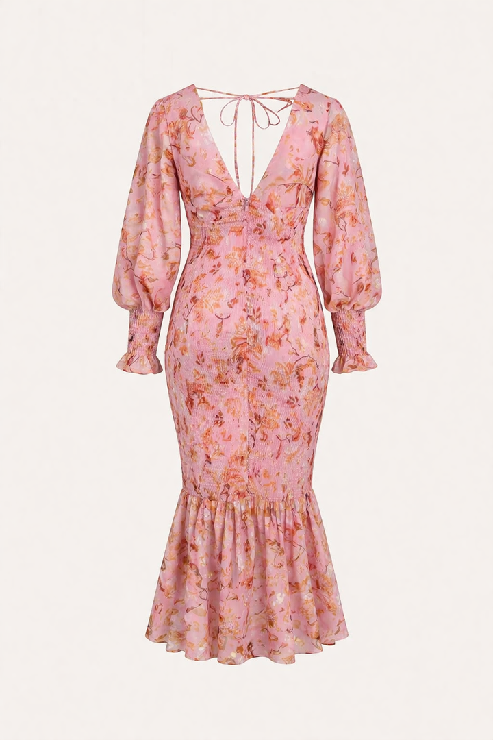 Zomerse gebloemde V-hals jurk voor dames, een luchtige en elegante midi-jurk voor warme dagen.