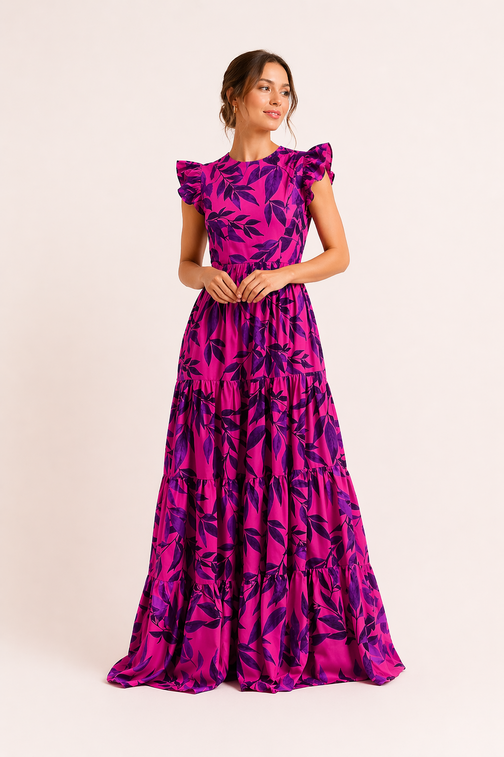 Elegante lange dames zomerjurk met bloemendessin en korte mouwen, modieus en luchtig voor warme dagen.