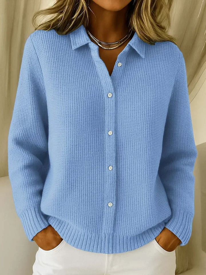 Dames gebreide polo met elegante structuur, lange mouwen en klassieke uitstraling, perfect voor casual chic.