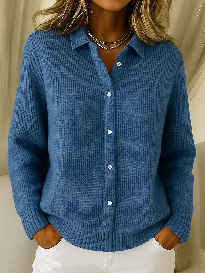 Stijlvolle dames gebreide polo, met subtiele structuur, geschikt voor zowel zakelijke als casual chic gelegenheden.