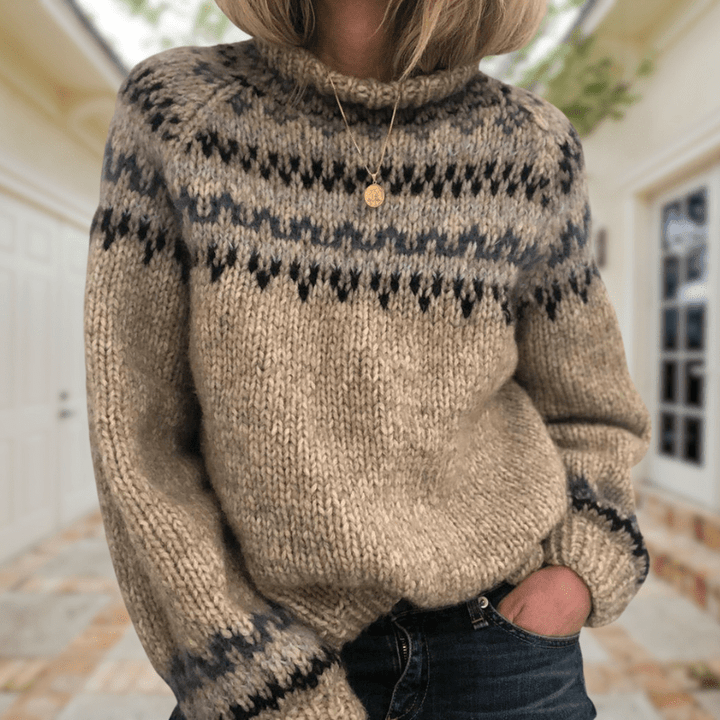 Dames gebreide trui met stijlvol Scandinavisch patroon en ronde hals, perfect voor comfortabele winterdagen.