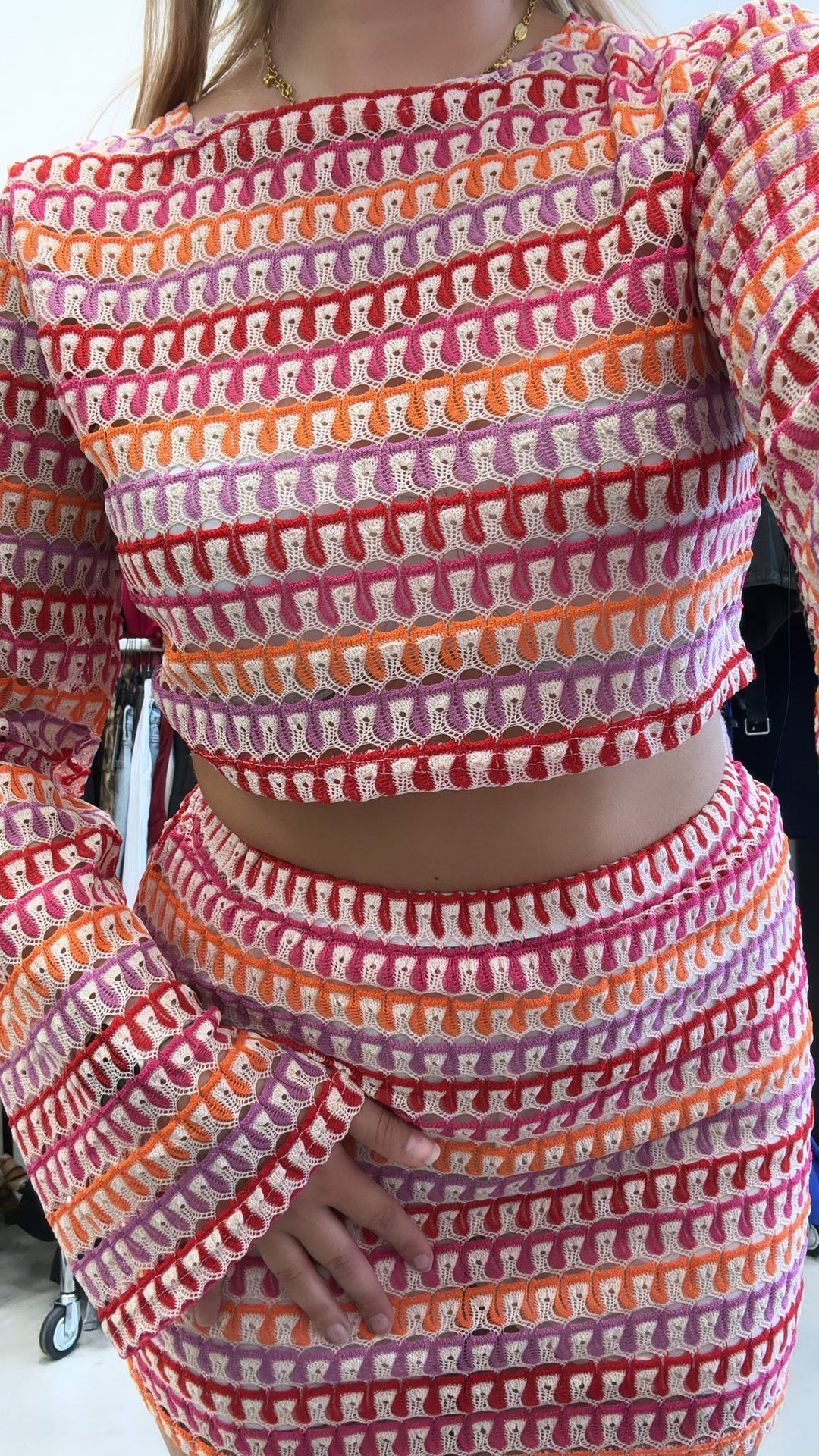 Stijlvolle dames gehaakte zomerset met elegante pasvorm. Perfecte zomerkleding voor strand en casual dagen.