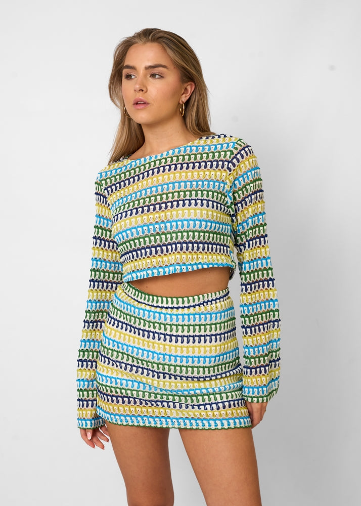 Close-up van de gehaakte stof van de dames zomerset, toont de delicate textuur en comfortabele afwerking.