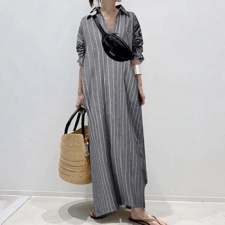 Modieuze gestreepte maxi jurk voor dames; een veelzijdige, elegante keuze voor zomer en strand.