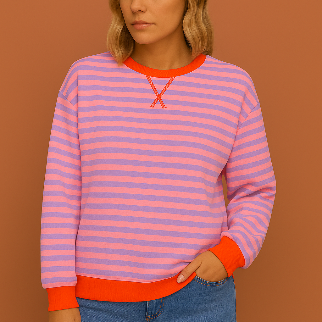 Moderne oversized dames trui met strepen. Stijlvolle en comfortabele herfstmode, ideaal voor een ontspannen look.
