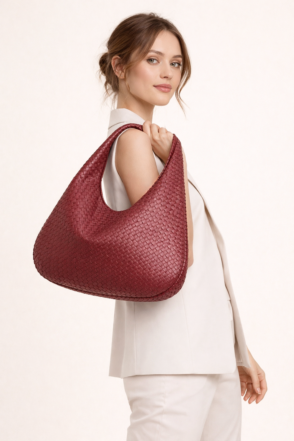 Elegante dames gevlochten tas, hobo model, perfect als mode-accessoire.