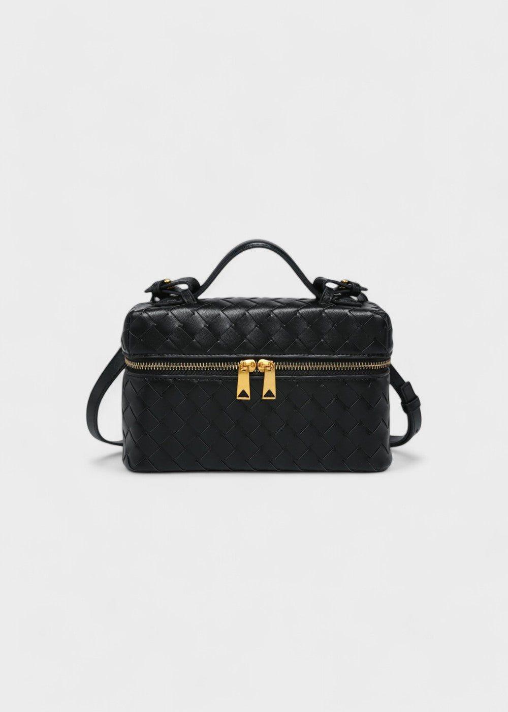 Dames gevlochten schoudertas met luxe gouden details, perfect voor een elegante look.