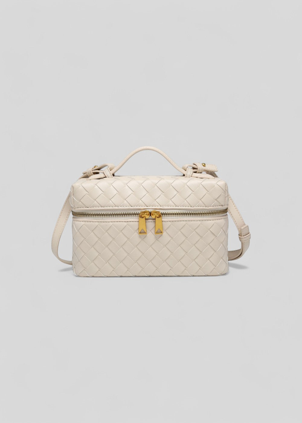 Een veelzijdige gevlochten schoudertas, geschikt voor elke dame die van luxe en mode houdt.