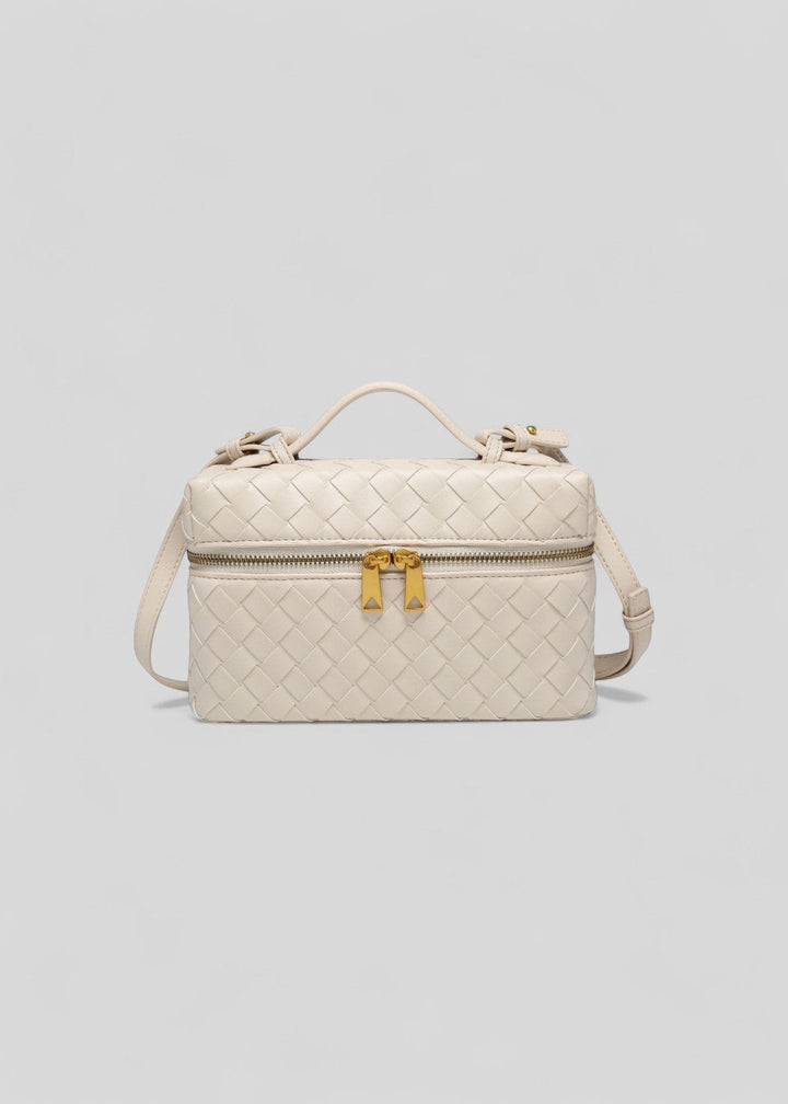 Een veelzijdige gevlochten schoudertas, geschikt voor elke dame die van luxe en mode houdt.