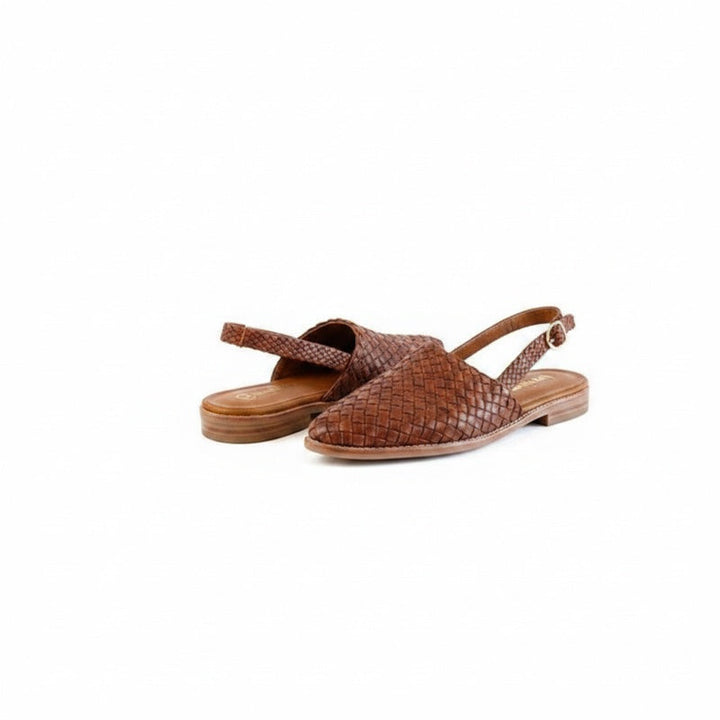 Dames gevlochten slingback flats met spitse neus en verstelbare gesp, ideaal voor zomerse dagen.
