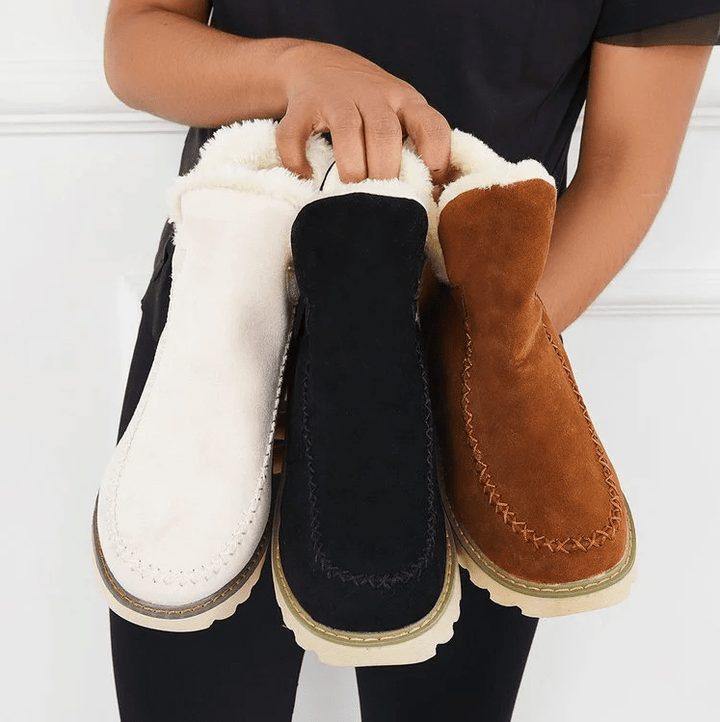 Stijlvolle dames winter enkellaarsjes, gevoerd met dikke antislip zool. Perfecte damesschoenen voor de winter.