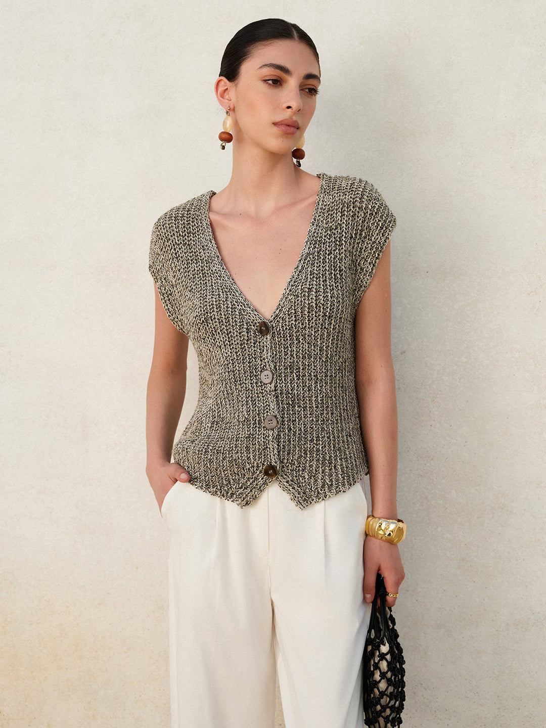 Stijlvol dames mouwloos gebreid vest in grijs, met knoopsluiting en regular fit voor een comfortabele look.