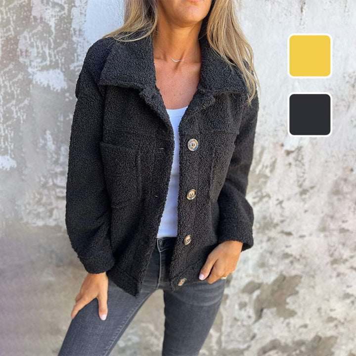 Getailleerde dames herfstjas met moderne, elegante snit. Ideaal als warme bovenkleding voor kantoor en vrije tijd.