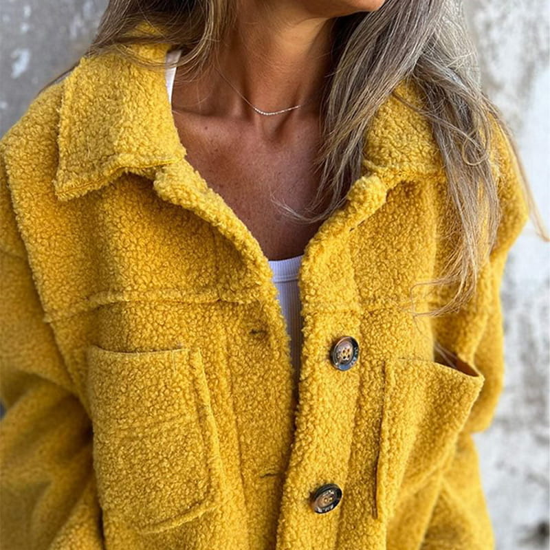 Warme en stijlvolle dames herfst-/winterjas. Deze comfortabele buitenjas is perfect voor frisse dagen.