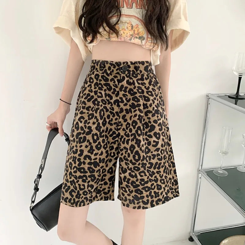 Dames high-waist zomer short met trendy luipaardprint, ideaal voor festivals en casual vakanties.
