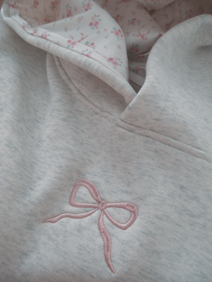 Dames hoodie met schattige roze strik, comfortabele regular fit, perfect voor een casual, trendy look.