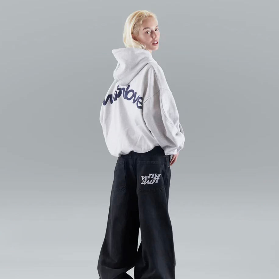 Zachte dames hoodie met statement print op de rug en ruime capuchon. Comfortabele vrouwenkleding voor elke dag.