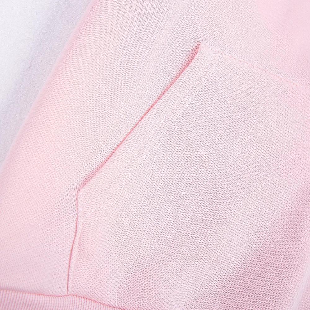 Roze dames hoodie met unieke knoopsluiting en ruime voorzak. Ideaal voor trendy en casual lentemode.
