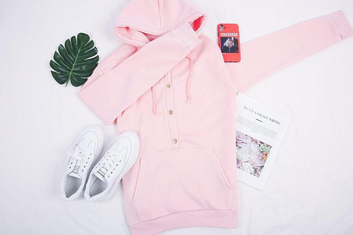 Veelzijdige roze dames hoodie met knoopsluiting en voorzak, comfortabel en trendy voor elke casual gelegenheid.