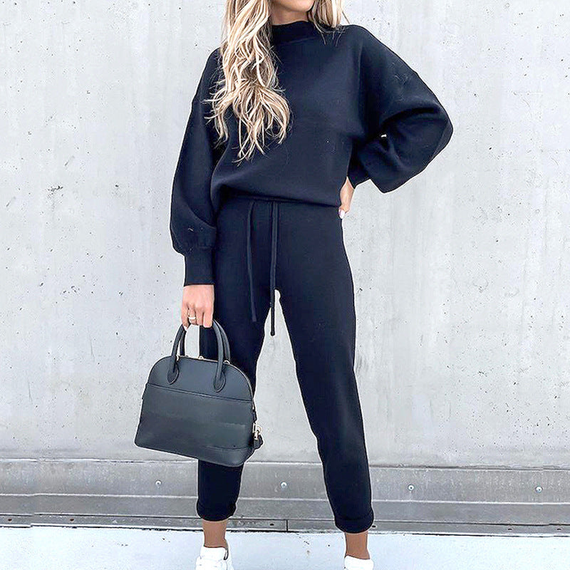 Comfortabel tweedelig dames loungewear set met warme rollkraag, perfect voor thuis ontspannen.