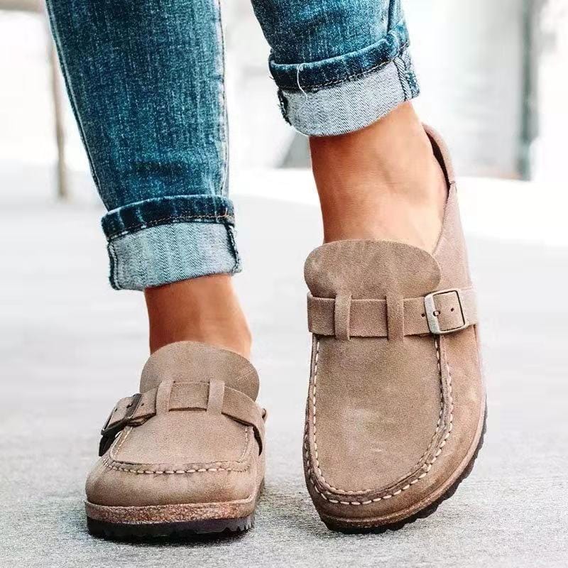 Elegante instapsandalen voor dames met stijlvolle gesp, ideaal voor een casual maar modieuze zomerlook.