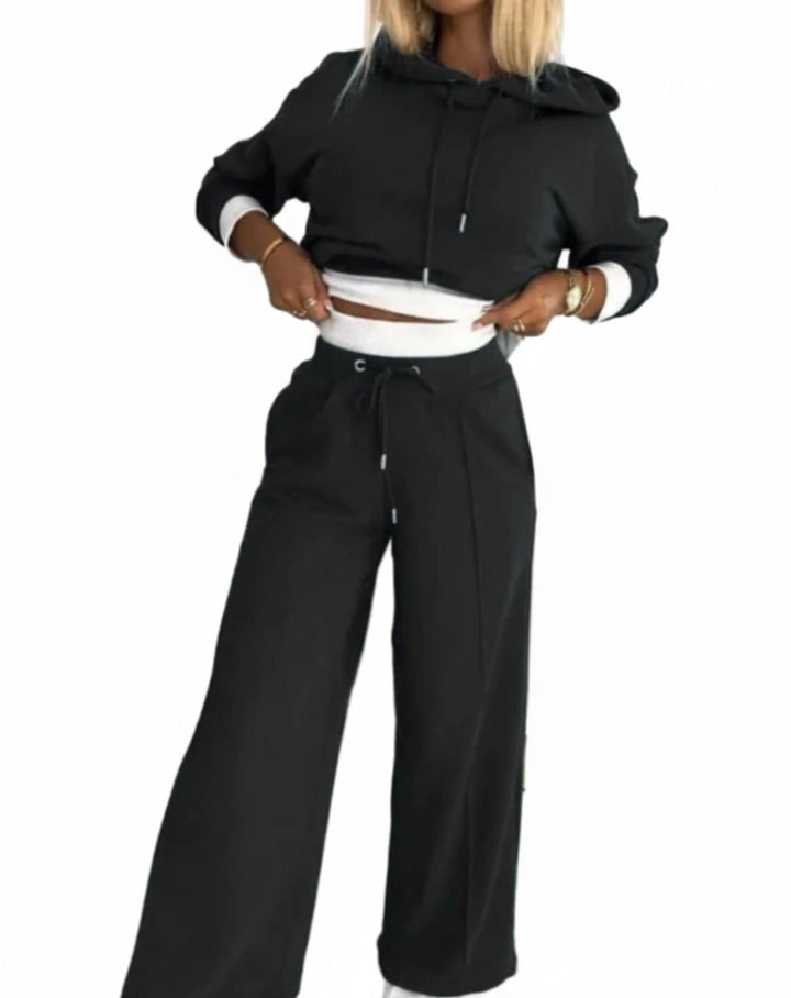 Dames joggingpak: comfortabele tweedelige set met crop hoodie en wide-leg broek, ideaal voor casual homewear & streetwear.