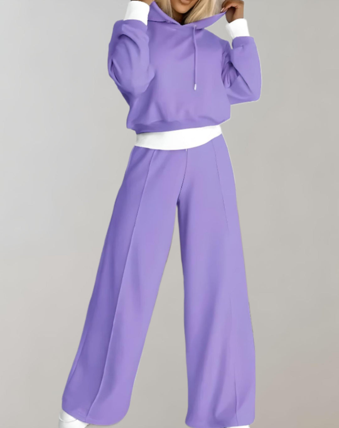 Modieuze wide-leg broek voor dames, uit een relaxed tweedelig joggingpak. Comfortabel voor thuis of op straat.