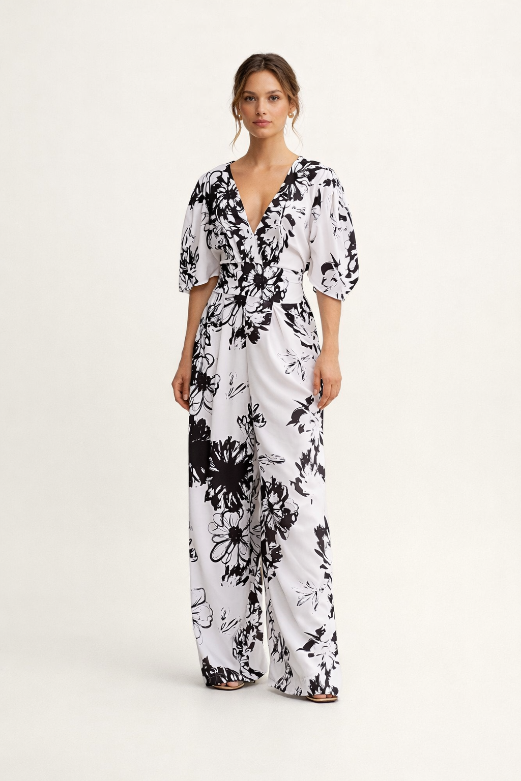 Dames jumpsuit met elegante bloemenprint, hoge taille en wijde pijpen, perfect voor zomerse dagen of feesten.