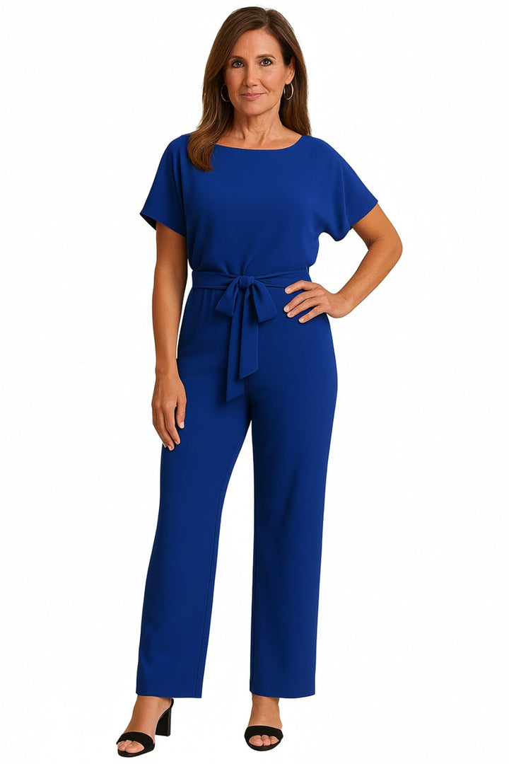 Dames jumpsuit met korte mouwen, ronde hals en strikceintuur. Perfect voor een elegante of casual look.