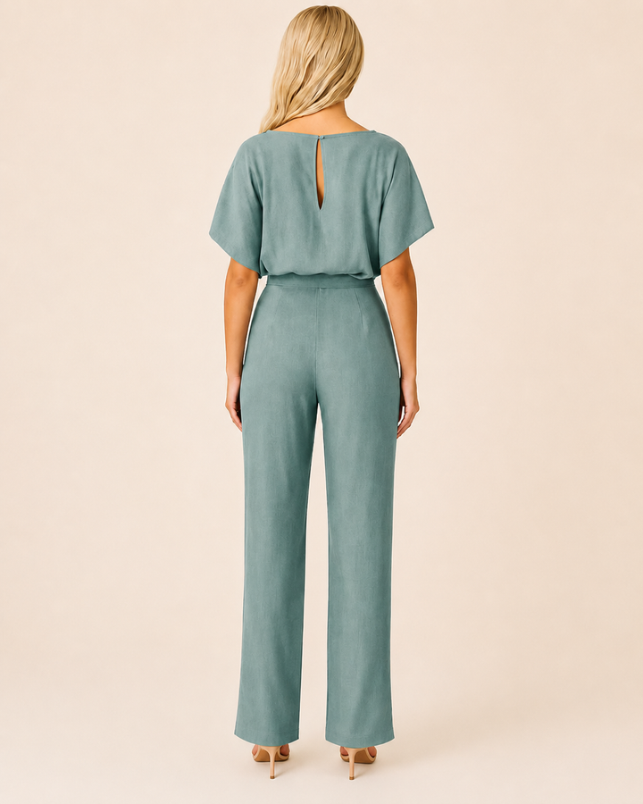 Casual chic dames jumpsuit met korte mouwen, ronde hals en trendy strikceintuur. Ideaal voor elke dag of avond.