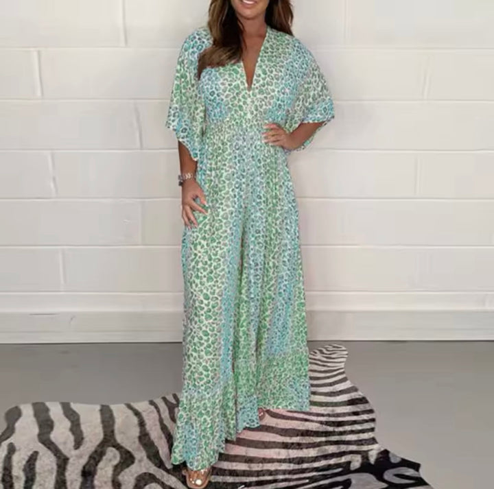 Trendy grijze luipaardprint jumpsuit voor dames, met comfortabele V-hals. Perfect voor casual mode.