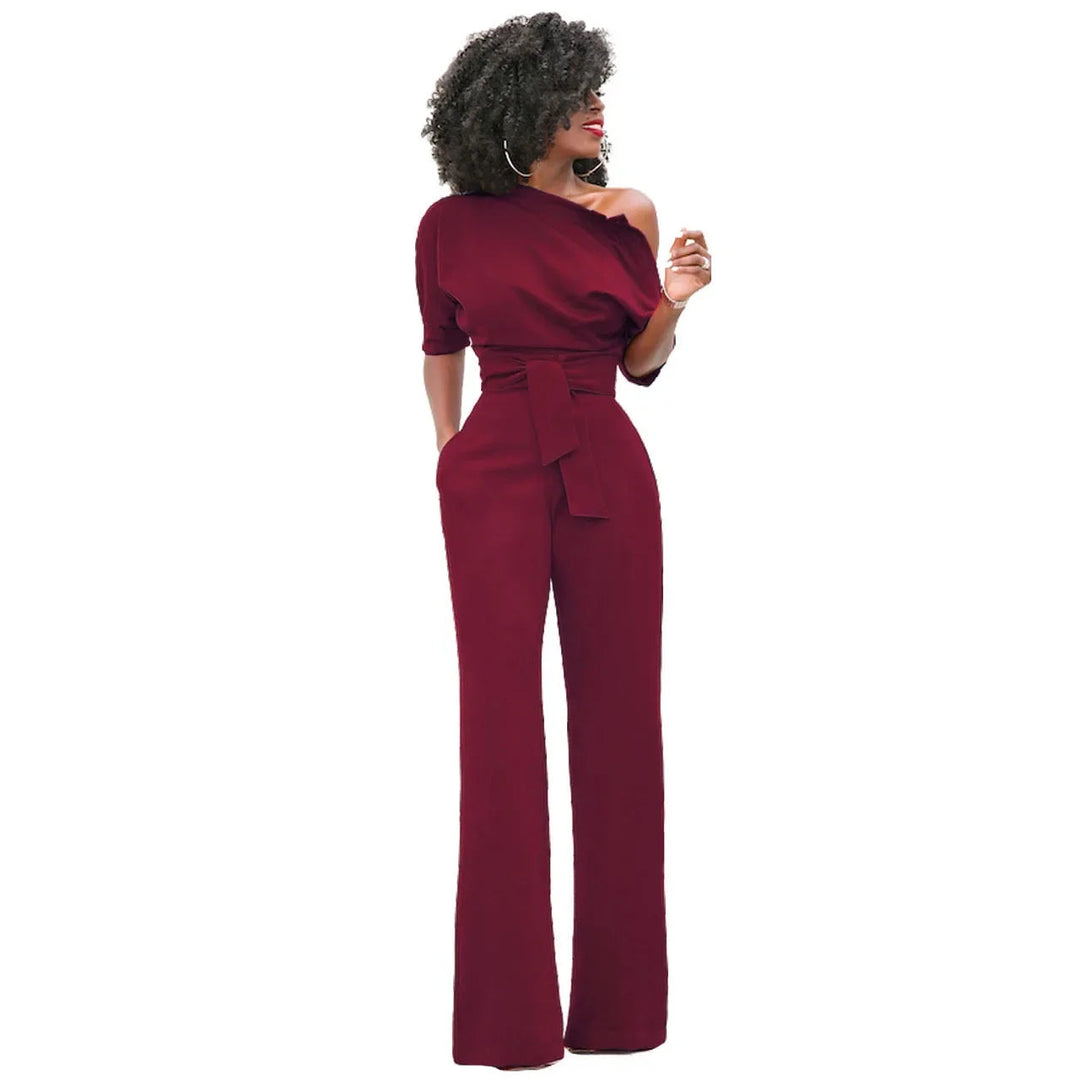 Dames jumpsuit met asymmetrische open schouder, strikband detail voor een trendy look.