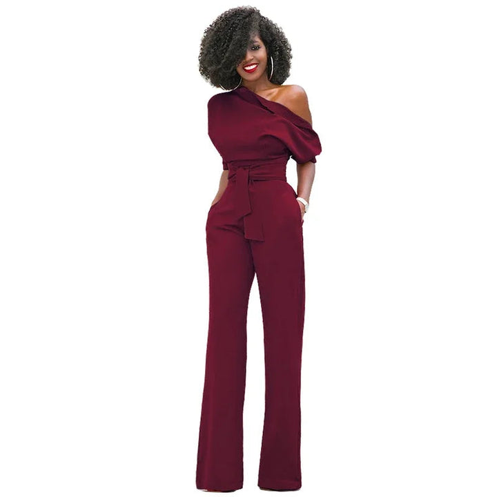 Elegante dames jumpsuit met asymmetrische open schouder en strikband, perfect voor feesten.