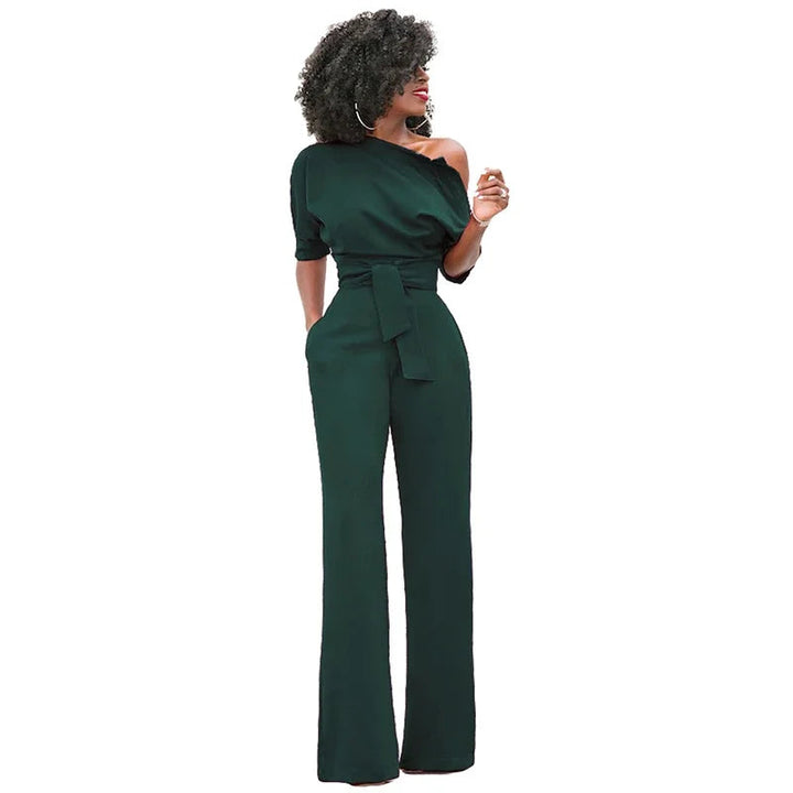 Feestjumpsuit voor dames met asymmetrische halslijn en strikband, zeer elegant.