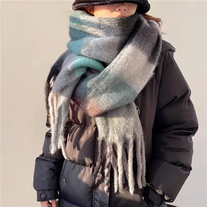 Pure kasjmier sjaal, dik en heerlijk zacht. Kleurrijk, warm winteraccessoire voor dames, een mode must-have.