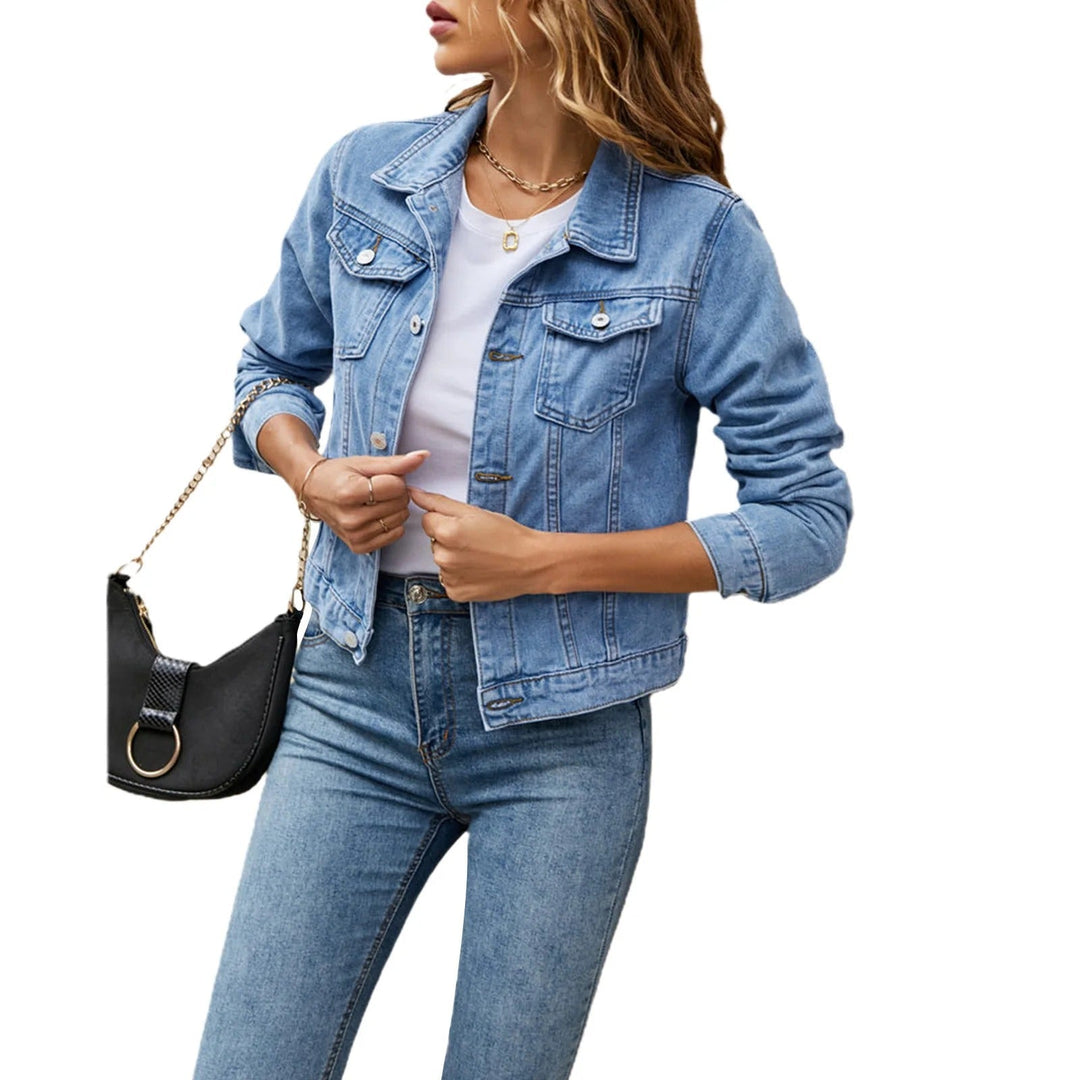 Modieus dames spijkerjasje, perfect als casual lentejas of zomerjas. Veelzijdige stijl.