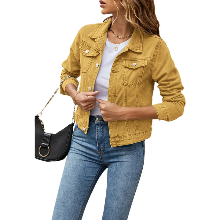 Dames denim jasje met knopen, combineerbaar voor een stijlvolle, veelzijdige casual look.