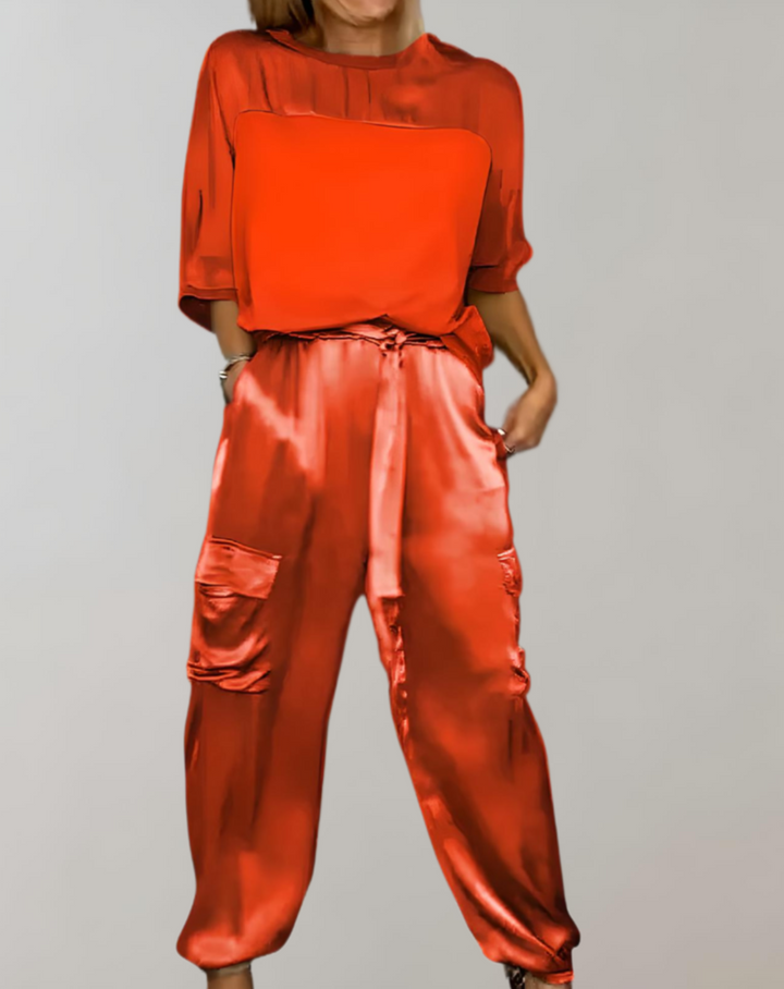 Dames kledingset: 3/4 mouw shirt en bijpassende cargo broek.