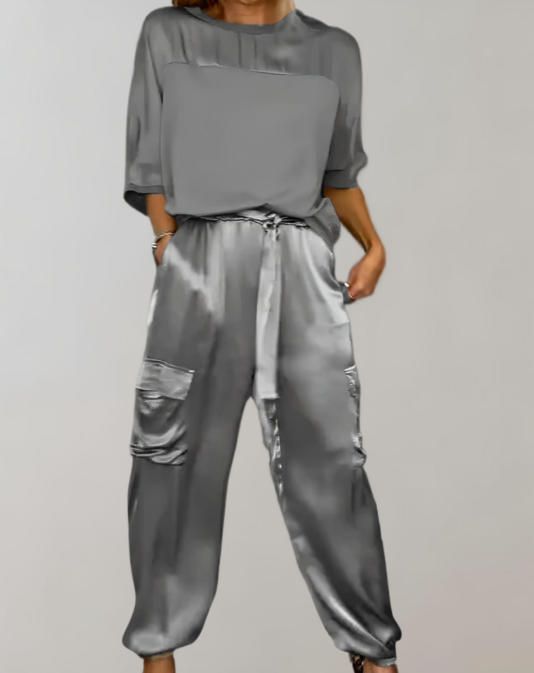 Zachte dames casual chic set: 3/4 mouw shirt en comfortabele cargo broek.