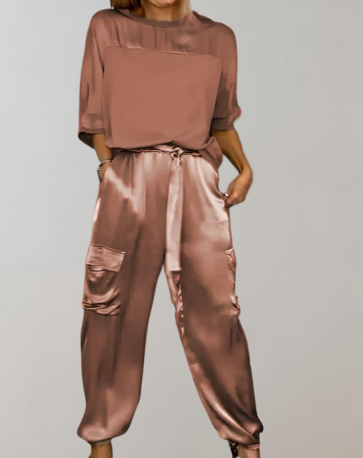 Trendy dames co-ord set met comfortabel 3/4 mouw shirt en stijlvolle cargo broek.