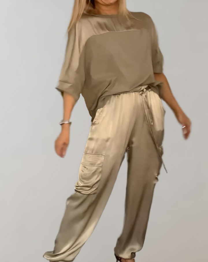Veelzijdige dames lente/herfst kledingset met 3/4 mouw shirt en cargo broek.