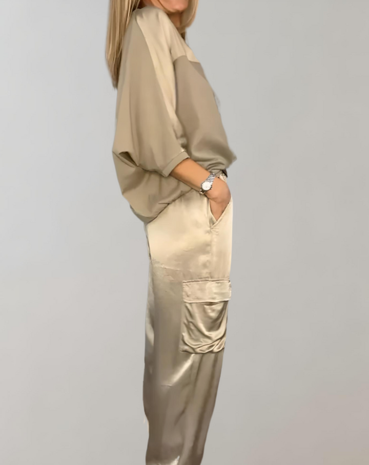 Comfortabele dames kledingset: zacht 3/4 mouw shirt en relaxte cargo broek.