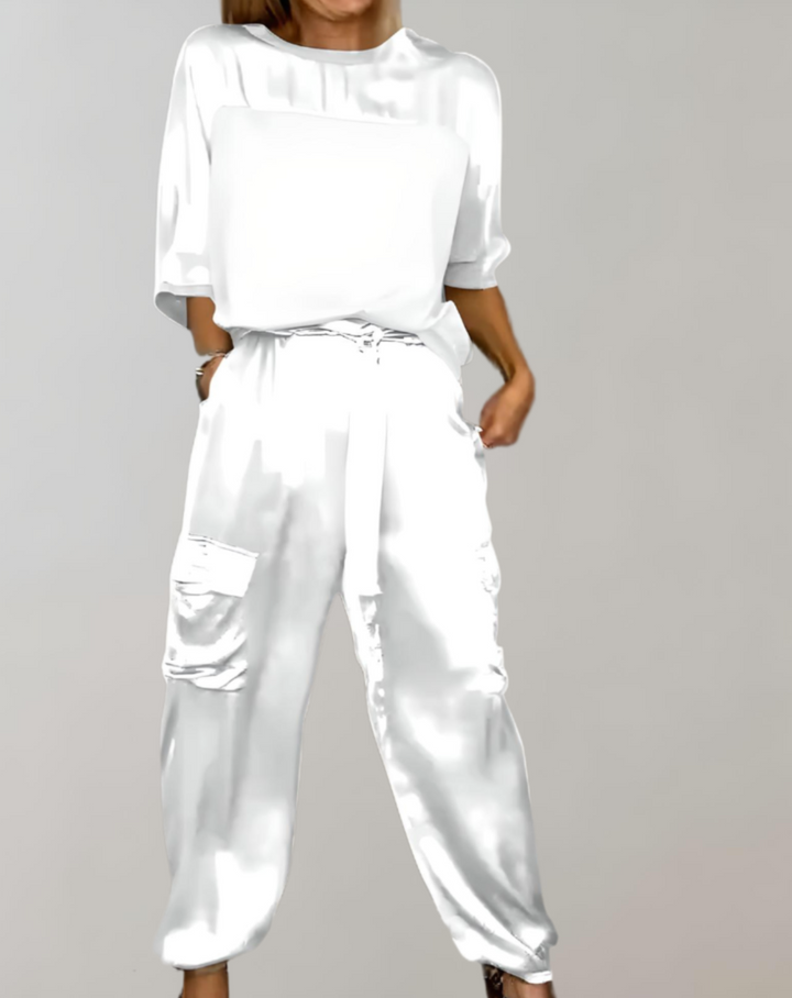 Complete damesoutfit: veelzijdig 3/4 mouw shirt en functionele cargo broek.