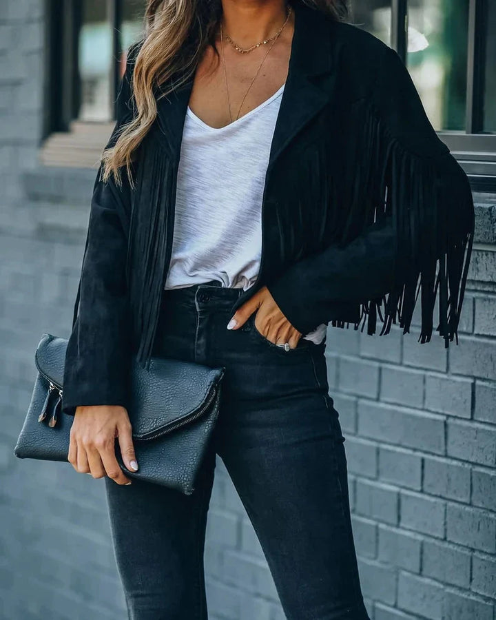 Elegant kort jasje met lange mouwen, fijne franjes en een comfortabele O-hals; veelzijdige mode.