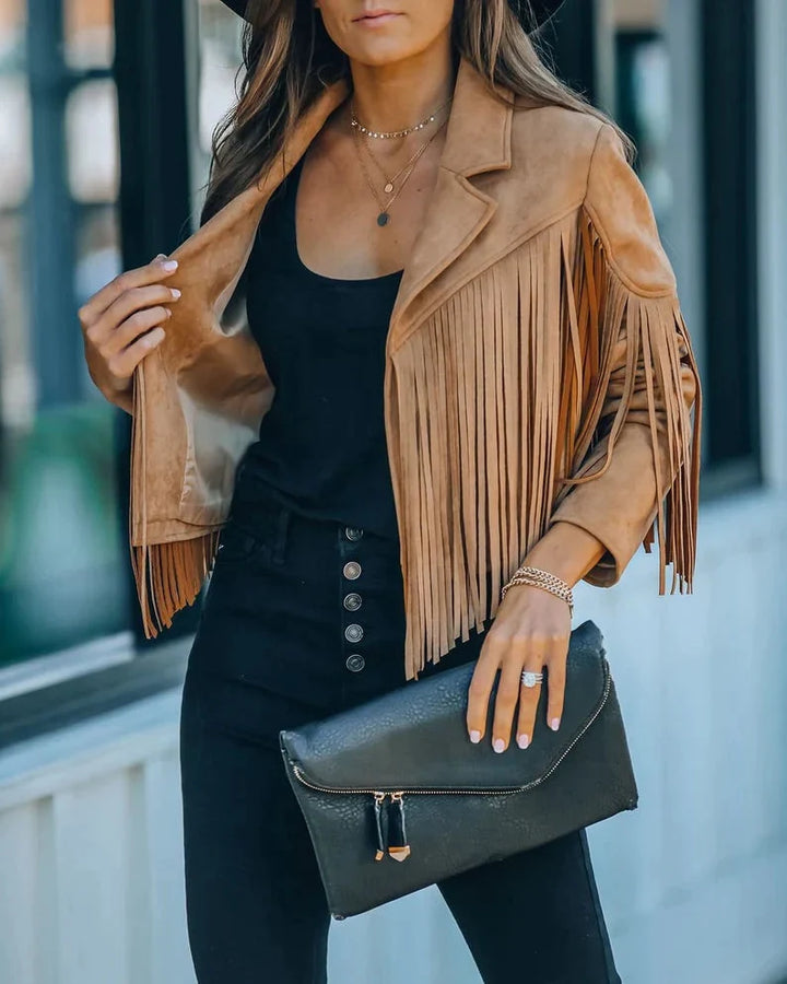 Bohemian damesjasje met franjes en lange mouw; ideaal als trendy bovenkleding.