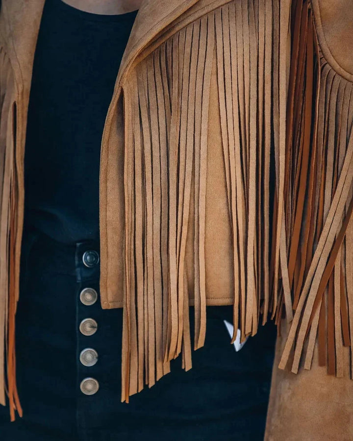 Modebewust kort jasje met franjes en O-hals; veelzijdige bovenkleding met lange mouwen.